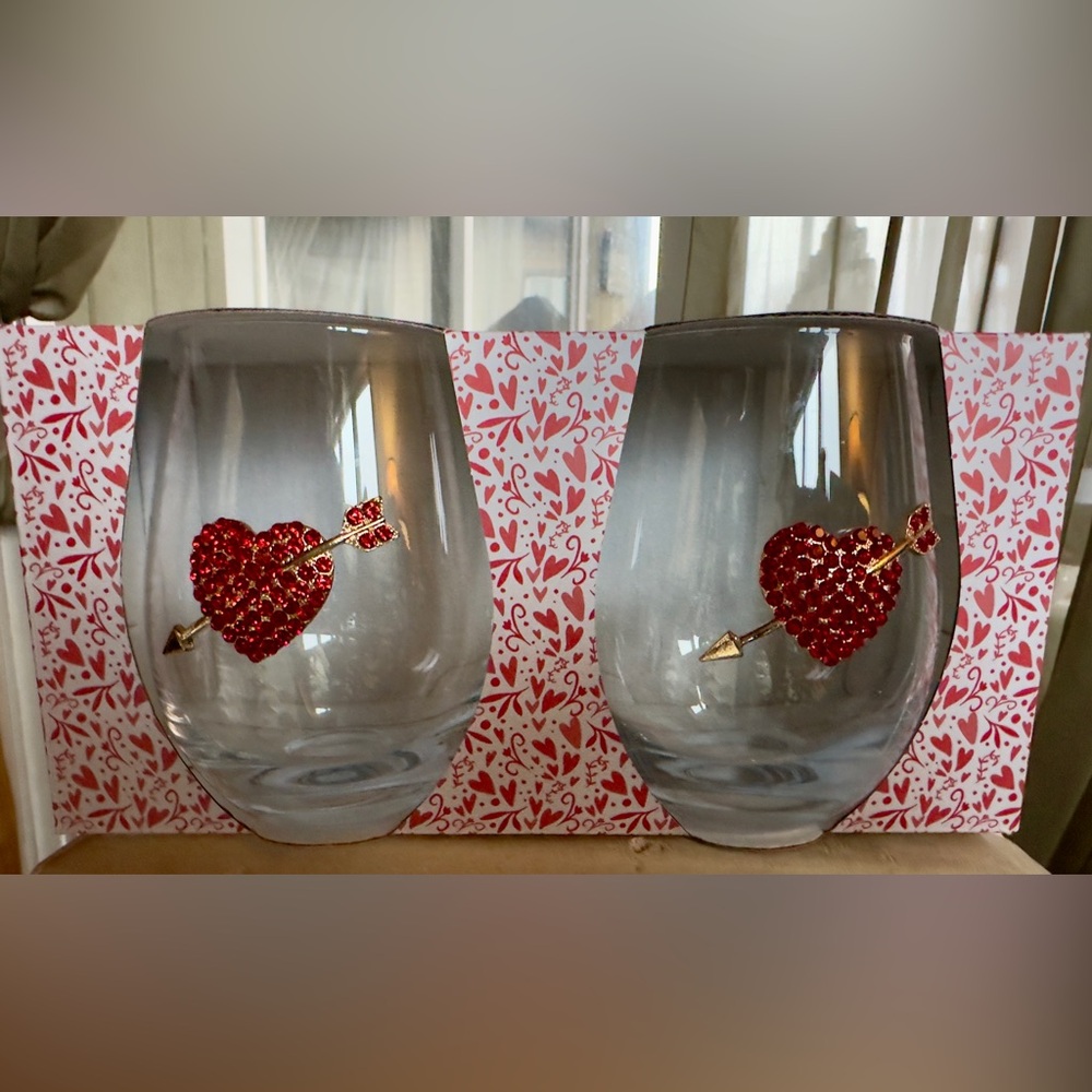 The Queens’ Jewels Heart Arrow Stemless Wine Glasses